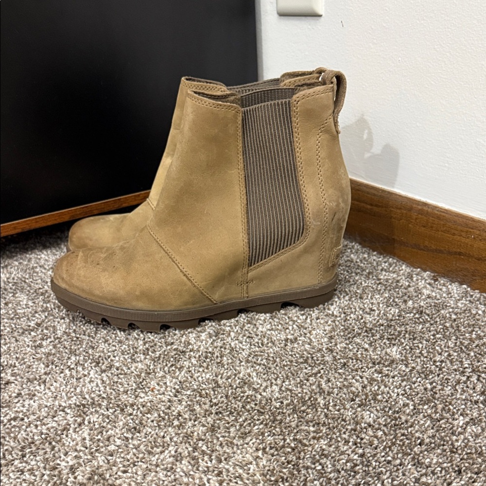 Women’s Tan Ankle Boots